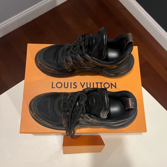 LOUIS VUITTON LV Archlight Sneaker
Monogram Black - Size 9 (39.0) - Picture 4 of 10